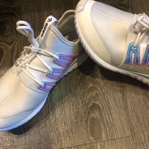 Adidas sz 7 women shoes